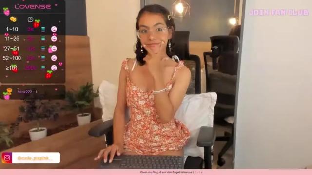 Image 3 of cutie_piepink Stream on Chaturbate on 25 months ago