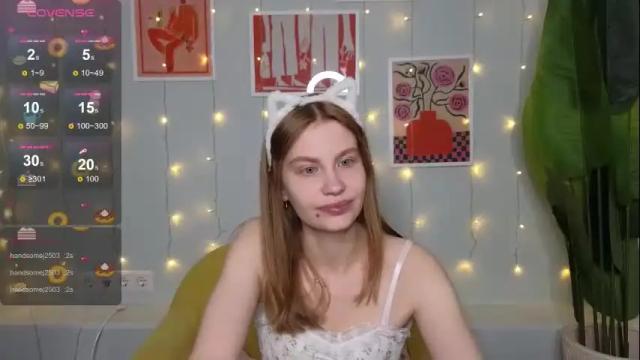 Image 7 of cutiewithglasses Stream on Chaturbate on 1 month ago