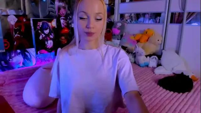 Image 2 of cuttie_ponyy Stream on Chaturbate on 6 months ago