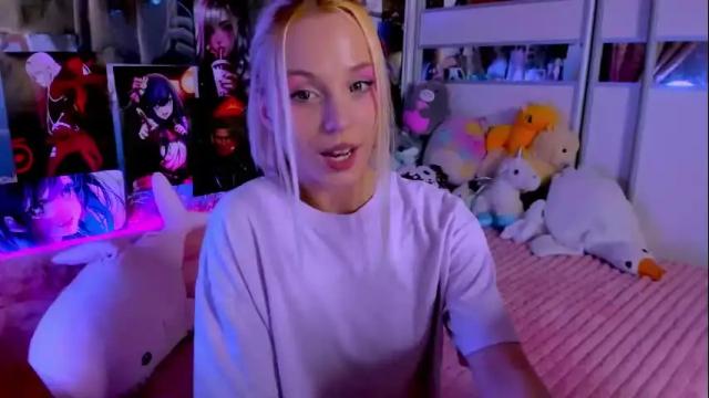 Image 2 of cuttie_ponyy Stream on Chaturbate on 4 months ago