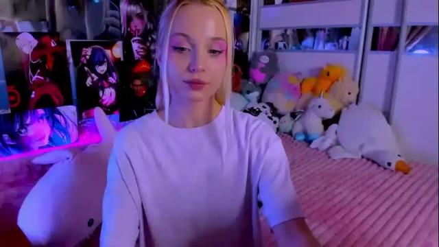 Image 4 of cuttie_ponyy Stream on Chaturbate on 4 months ago
