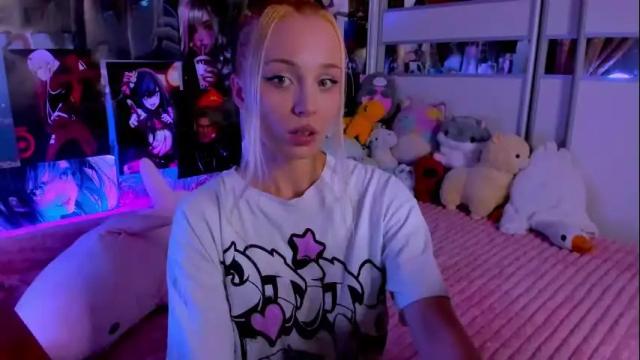 Image 12 of cuttie_ponyy Stream on Chaturbate on 4 months ago