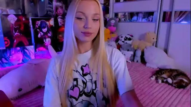 Image 2 of cuttie_ponyy Stream on Chaturbate on 3 months ago