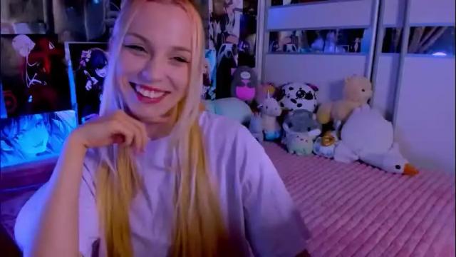 Image 3 of cuttie_ponyy Stream on Chaturbate on 2 months ago