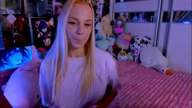 Image 4 of cuttie_ponyy Stream on Chaturbate on 2 months ago