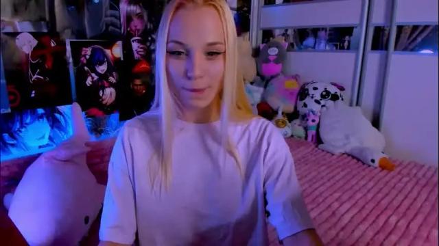 Image 7 of cuttie_ponyy Stream on Chaturbate on 2 months ago