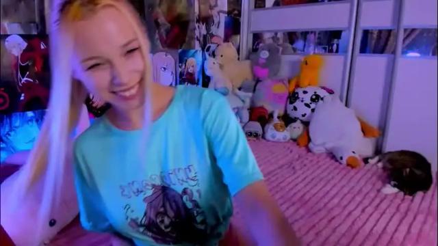 Image 3 of cuttie_ponyy Stream on Chaturbate on 1 month ago