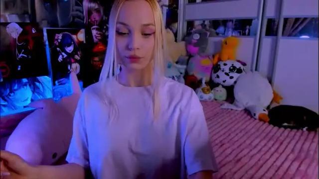 Image 4 of cuttie_ponyy Stream on Chaturbate on 1 month ago