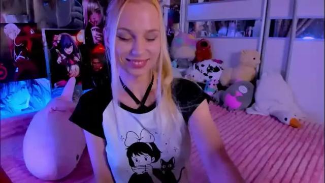 Image 3 of cuttie_ponyy Stream on Chaturbate on 5 days ago