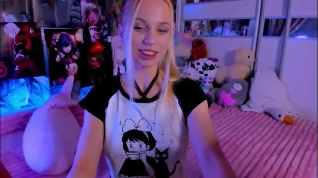 Image 4 of cuttie_ponyy Stream on Chaturbate on 5 days ago