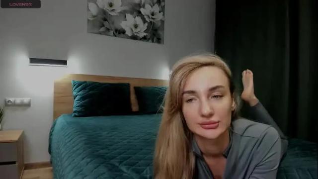 Image 2 of cuttiechloe Stream on Chaturbate on 25 days ago