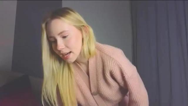 Image 8 of cuute_angell Stream on Chaturbate on 12 months ago