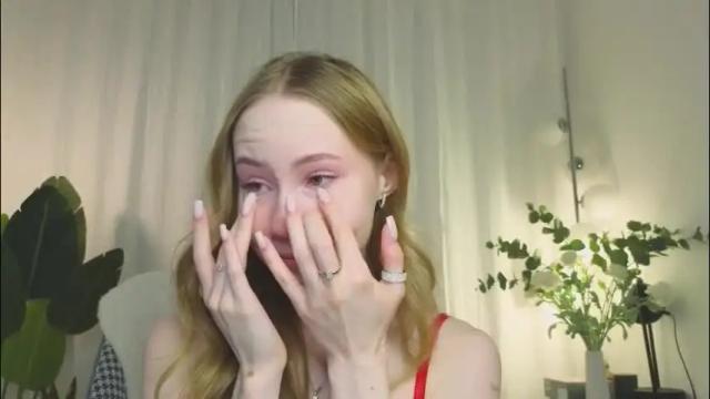 Image 4 of cuute_angell Stream on Chaturbate on 1 month ago