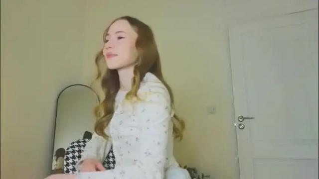 Image 2 of cuute_angell Stream on Chaturbate on 24 days ago