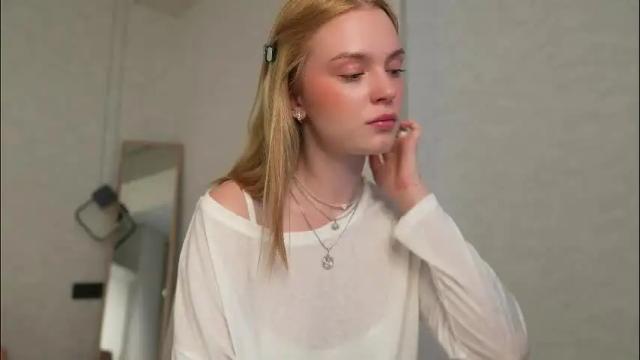 Image 2 of cyberheart_ Stream on Chaturbate on 2 months ago
