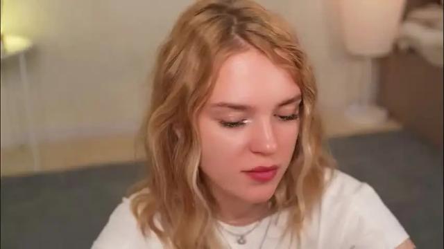 Image 10 of cyberheart_ Stream on Chaturbate on 1 month ago