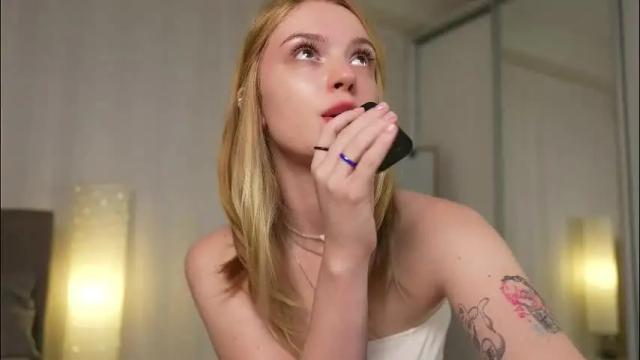 Image 3 of cyberheart_ Stream on Chaturbate on 1 month ago