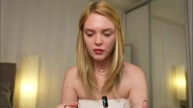 Image 4 of cyberheart_ Stream on Chaturbate on 1 month ago
