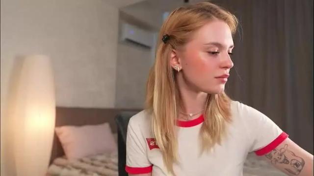 Image 2 of cyberheart_ Stream on Chaturbate on 1 month ago