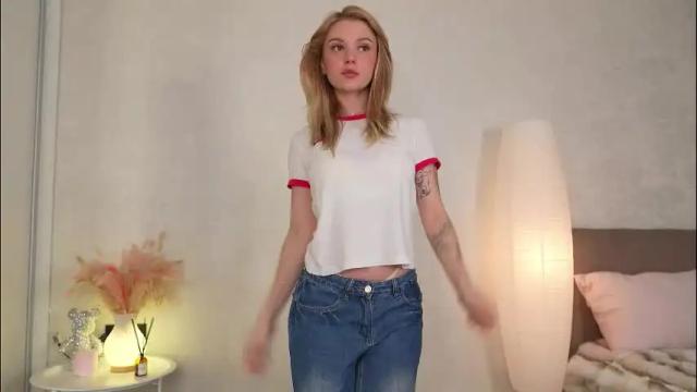 Image 3 of cyberheart_ Stream on Chaturbate on 1 month ago