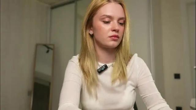 Image 12 of cyberheart_ Stream on Chaturbate on 1 month ago