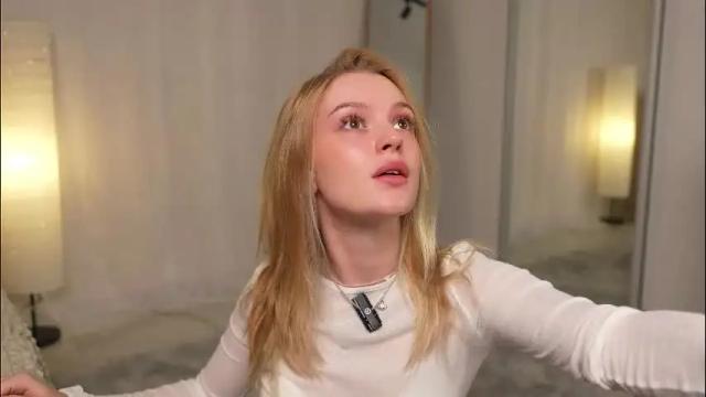 Image 3 of cyberheart_ Stream on Chaturbate on 1 month ago