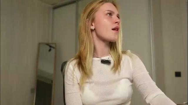 Image 4 of cyberheart_ Stream on Chaturbate on 1 month ago