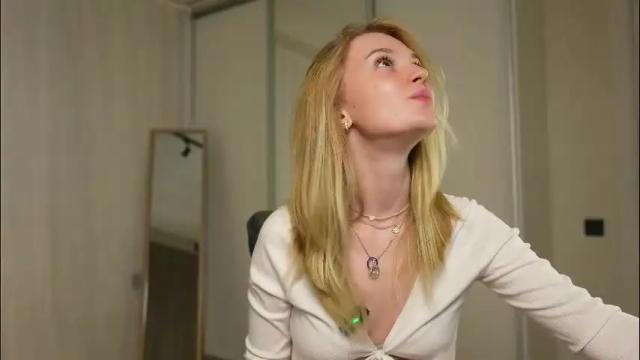 Image 10 of cyberheart_ Stream on Chaturbate on 1 month ago