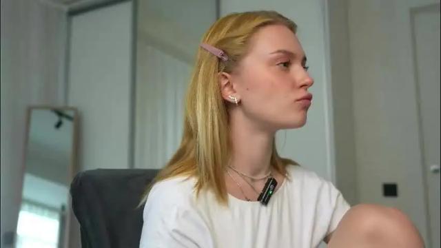 Thumbnail 1, cyberheart_'s Stream at Chaturbate, 1 month ago