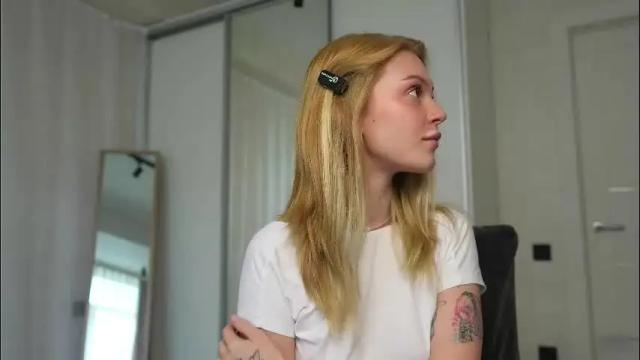 Image 10 of cyberheart_ Stream on Chaturbate on 1 month ago