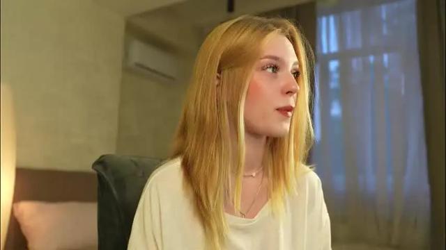 Image 3 of cyberheart_ Stream on Chaturbate on 23 days ago