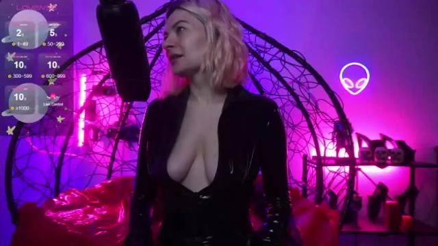 Image 7 of cyberxgoddess_ Stream on Chaturbate on 13 months ago