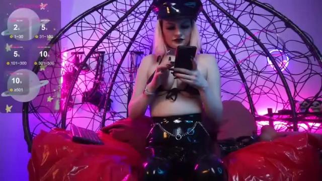 Image 6 of cyberxgoddess_ Stream on Chaturbate on 13 months ago
