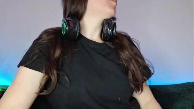 Image 2 of cyndee_winter Stream on Chaturbate on 2 months ago