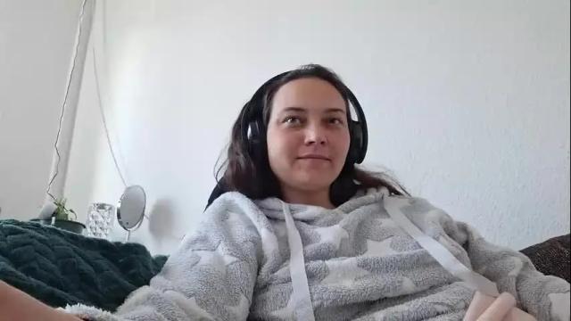 Image 3 of cyndee_winter Stream on Chaturbate on 2 months ago