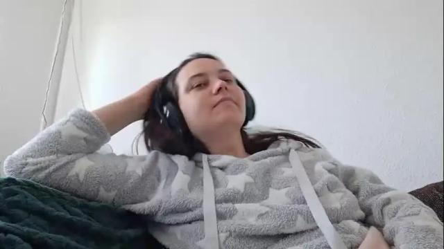 Image 4 of cyndee_winter Stream on Chaturbate on 2 months ago