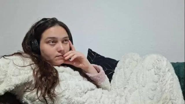Image 11 of cyndee_winter Stream on Chaturbate on 2 months ago