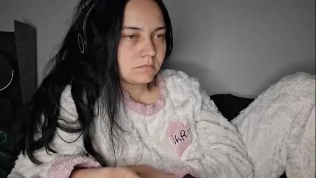 Image 4 of cyndee_winter Stream on Chaturbate on 1 month ago