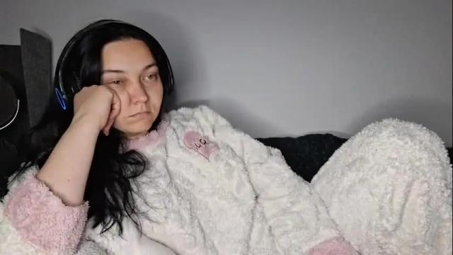 Image 7 of cyndee_winter Stream on Chaturbate on 1 month ago
