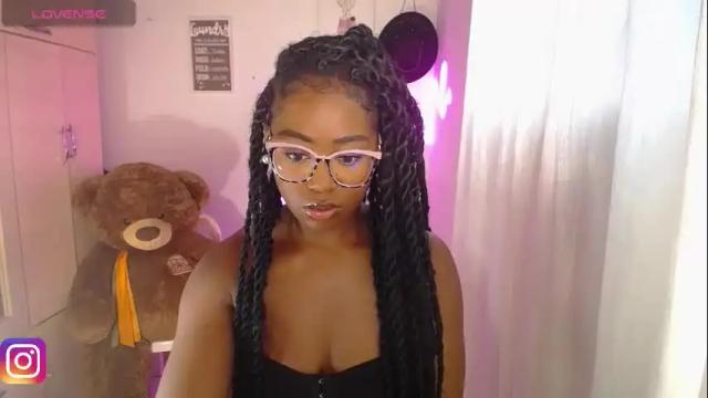 Image 3 of cynthia_se Stream on Chaturbate on 3 months ago