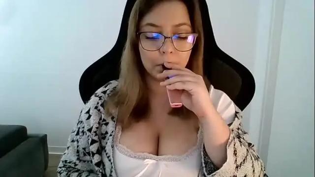 Image 7 of cynthiabeauty Stream on Chaturbate on 1 month ago