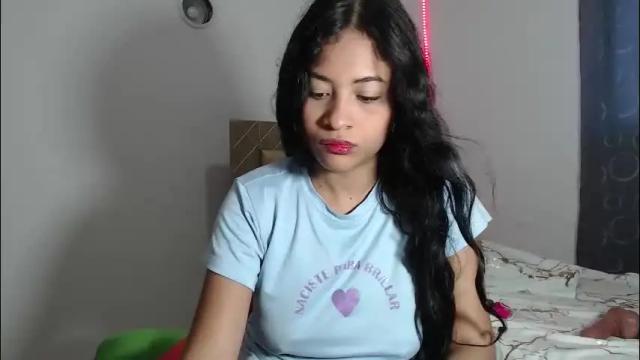 Image 3 of dafnnee_ross Stream on Chaturbate on 2 months ago