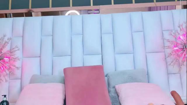Image 3 of dahianamoss Stream on Chaturbate on 1 month ago
