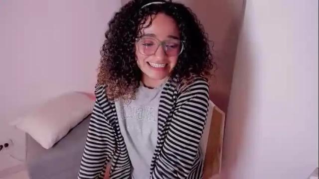 Image 3 of dahliabrowniee Stream on Chaturbate on 27 days ago