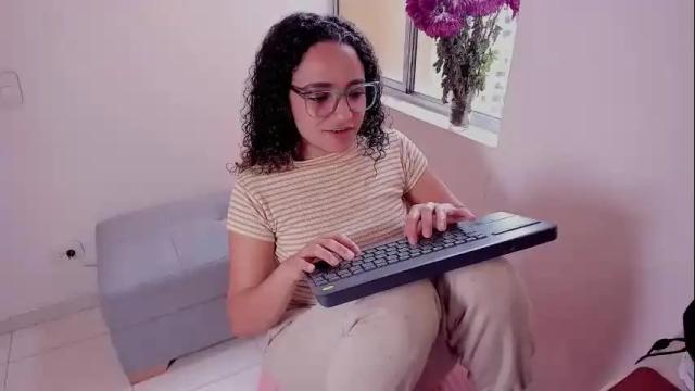 Image 4 of dahliabrowniee Stream on Chaturbate on 13 days ago