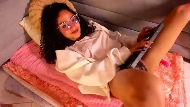 Image 10 of dahliabrowniee Stream on Chaturbate on 17 days ago