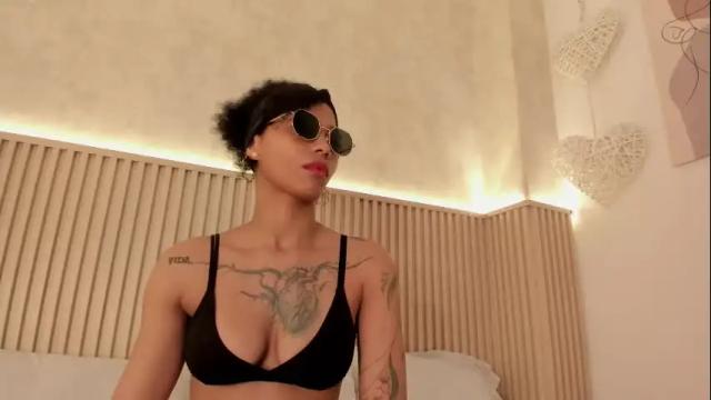 Image 2 of daiana_curly Stream on Chaturbate on 29 days ago