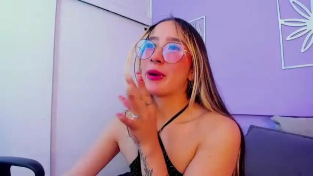 Image 4 of daiana_reynolds Stream on Chaturbate on 17 months ago