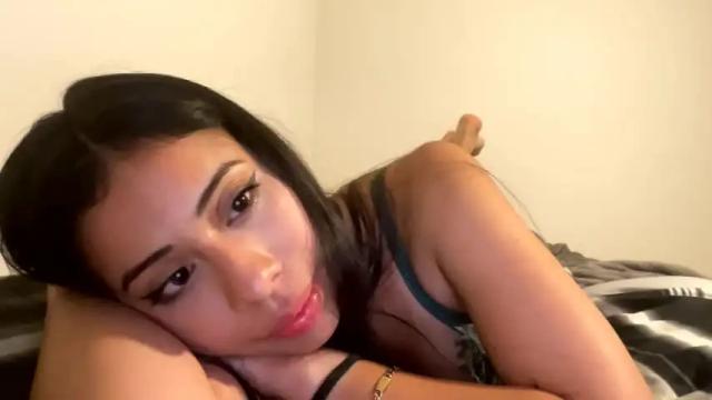 Image 7 of daisy_darling222 Stream on Chaturbate on 19 months ago