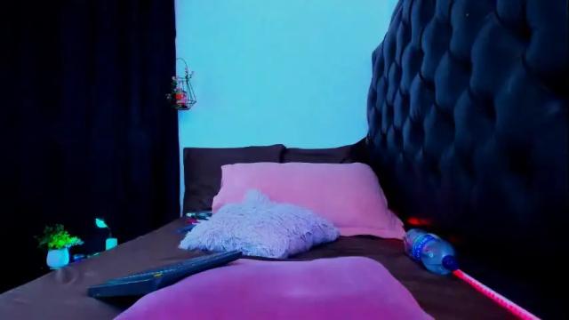 Image 7 of dakota__rosse Stream on Chaturbate on 17 days ago